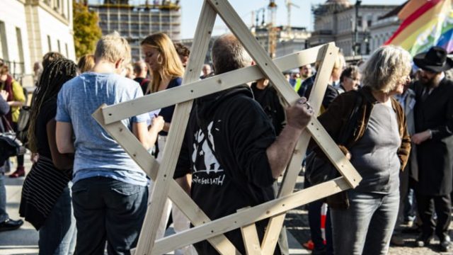 426702_germany_protest_anti semitism_27344 c4b3b1c1856d47139ec07a5b007041be 676x439.jpg