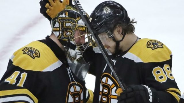 426812_jaroslav halak david pastrnak nhl boston bruins 676x451.jpg