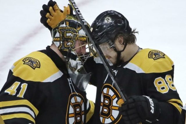 426812_jaroslav halak david pastrnak nhl boston bruins 676x451.jpg