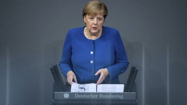 427041_merkelova 676x449.jpg