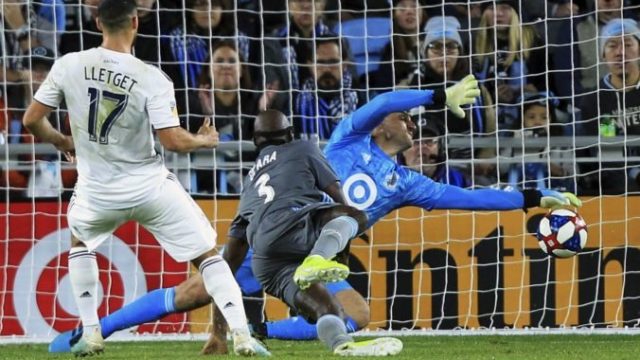 427277_sebastian lletget play off mls minnesota united los angeles galaxy 676x467.jpg