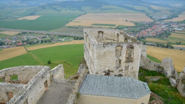 427308_hrad 676x448.jpg