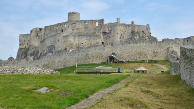 427587_spissky hrad 676x448.jpg