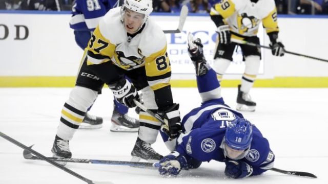 427589_sidney crosby ondrej palak pittsburgh penguins tampa bay lightning 676x444.jpg