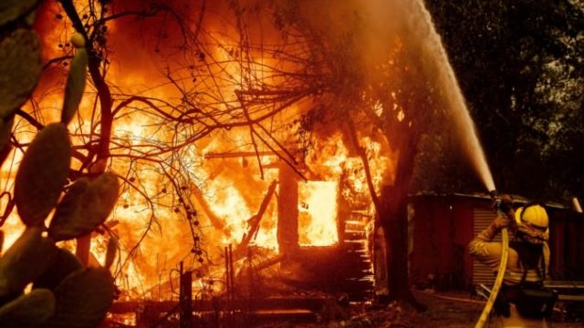 427701_aptopix_california_wildfires_blackout_89424 5ab26f21ee00490280310dac6b184aed 676x451.jpg