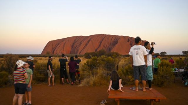 427733_uluru 676x451.jpg