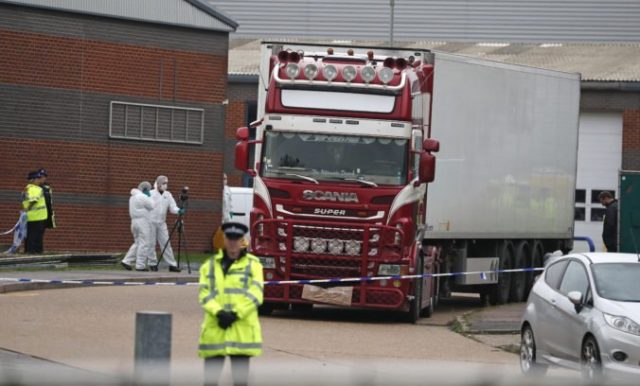 427834_britain_truck_bodies_china_migration_48208 a1bcb68f9ff14228ad303a5abbb079a3 676x408.jpg