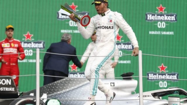 427898_lewis hamilton velka cena mexika formula 1 676x451.jpg