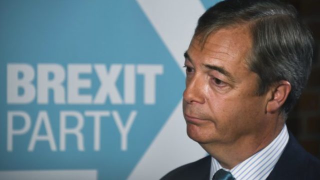 428314_nigel farage strana brexit 676x451.jpg