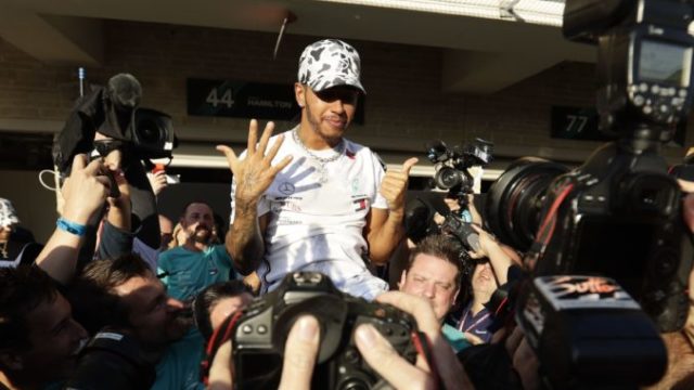 428465_lewis hamilton f1 velka cena usa 676x451.jpg