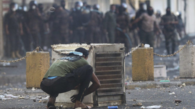 428971_aptopix_iraq_protests_60248 b3f96f5072ca4bd6b1b254411a7d7c15 676x456.jpg