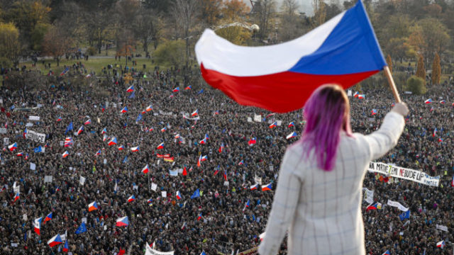 429488_aptopix_czech_republic_protest_39901 1a378f7c9cff413cbedde478dd003eb3 676x449.jpg