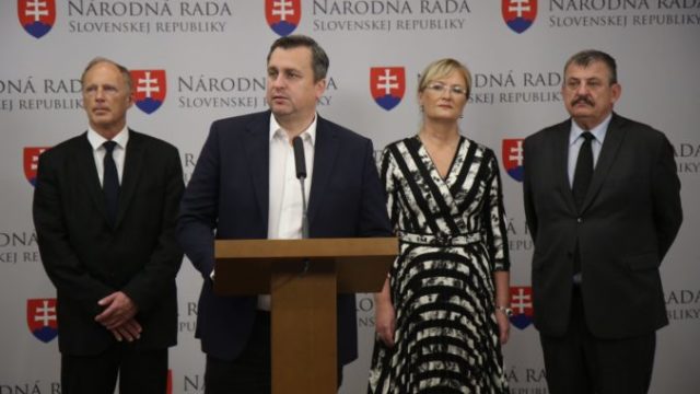 429670_jaroslav paska andrej danko eva smolikova anton hrnko 676x451.jpg