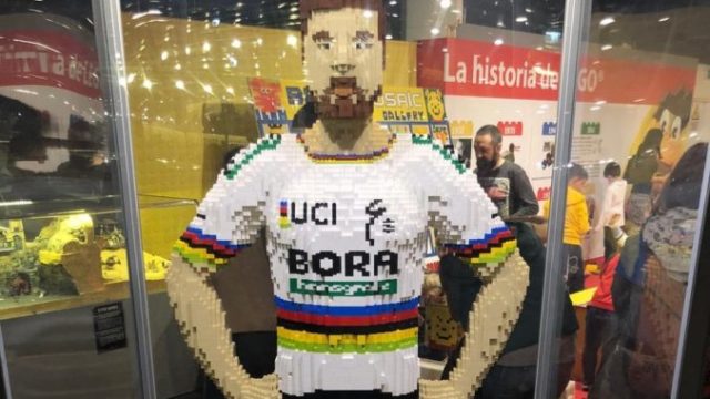 429703_peter sagan lego vystava madrid twitter 676x501.jpg