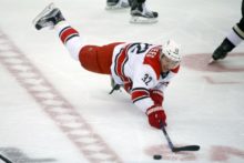 429756_kris versteeg nhl carolina hurricanes 676x451.jpg