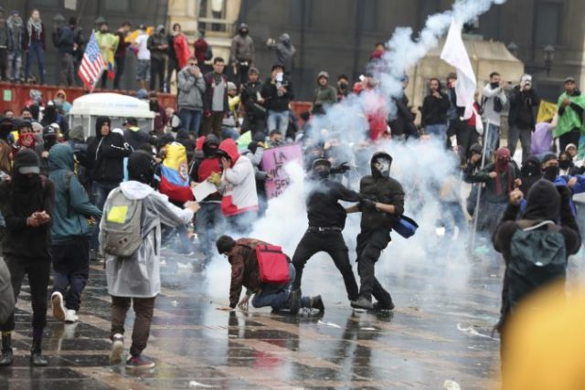 429980_colombia_protest_20726 342960ed27b141848e9e4bdce1a52b43 676x451.jpg