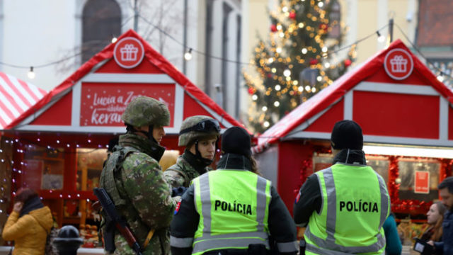 430322_vianocne trhy bezpecnost vojsko policia mo sr 676x451.jpg