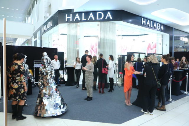 430377_1 slavnostne otvorenie butiku halada v bratislave 676x451.jpg
