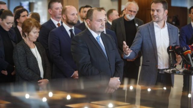 430768_lukas kyselica igor matovic 676x451.jpg