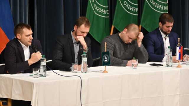 430796_11 676x464.jpg