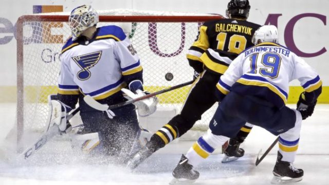 430875_alex galchenyuk jordan binnington nhl st. louis blues pittsburgh penguins 676x451.jpg