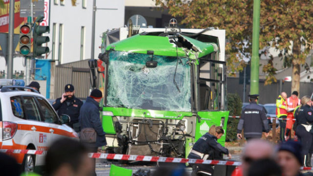 431045_italy_crash_milan_66433 32d09299064c4bbd91560612e0b8001f 676x451.jpg