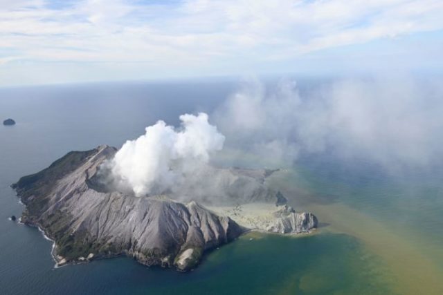431130_white island sopka novy zeland 676x451.jpg