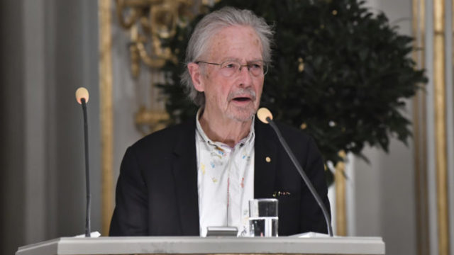 431192_handke 676x450.jpg