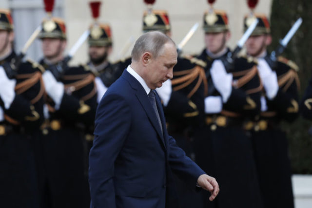 431198_putin 676x451.jpg