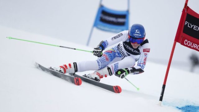 431719_petra vlhova obrovsky slalom courchevel 1 676x451.jpg