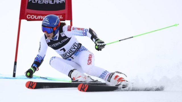 431719_petra vlhova obrovsky slalom courchevel 676x451.jpg