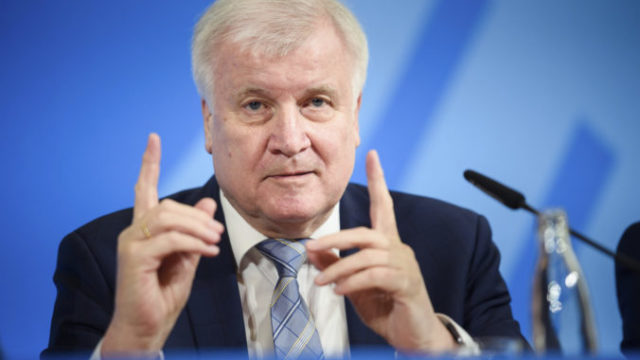 431779_horst seehofer 676x450.jpg