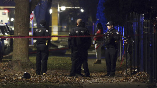 432114_chicago_shooting_02418 f2df4fced9c5477c9b934fb616e77723 676x465.jpg