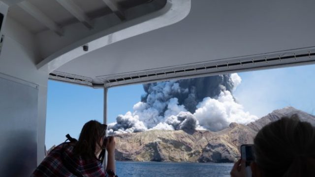 432227_vybuch sopka white island 676x451.jpg