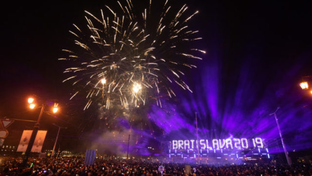 432382_ohnostroj 1 676x451.jpg