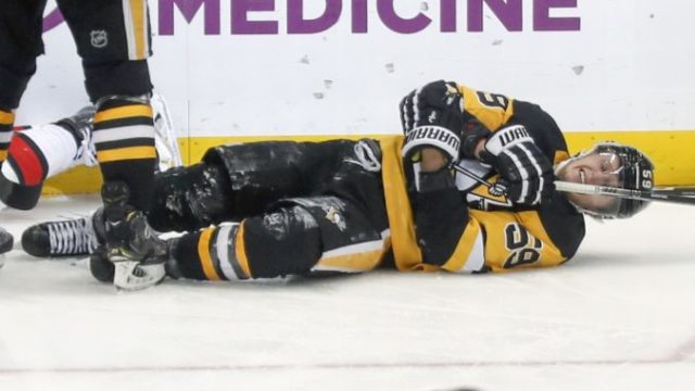 432549_jake guentzel 676x452.jpg