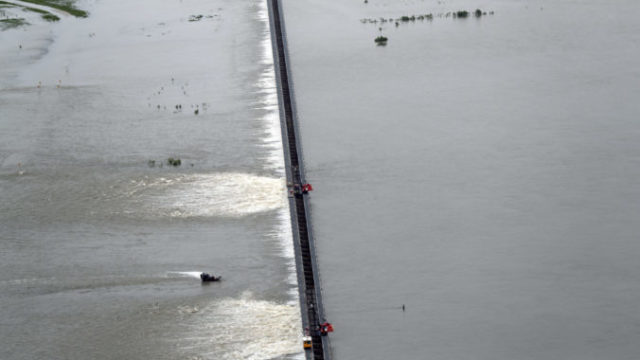 432746_spillway_lawsuit_36541 060e14522abd46f1ab00a47a9d3e99a5 676x451.jpg
