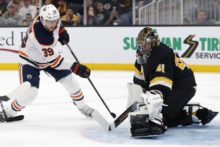 432827_oilers_bruins_hockey_99510 d15b07a8379646bf920de76a2aebdf02 676x451.jpg