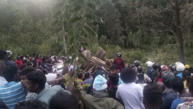 432909_sri_lanka_bus_accident_01065 a7ed89e53e1146afacec86aa03a20e71 676x508.jpg