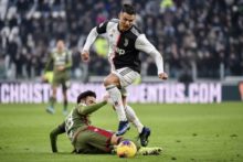 432915_cristiano ronaldo nahitan nandez juventus turin cagliari serie a 676x451.jpg