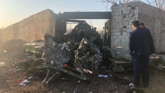 433003_iran_plane_crash_25856 91cdfa78fe434a77906b3f31294ff66a 676x451.jpg