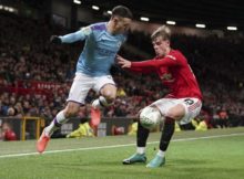 433009_phil foden brandon williams manchester city manchester united ligovy pohar semifinale 676x497.jpg