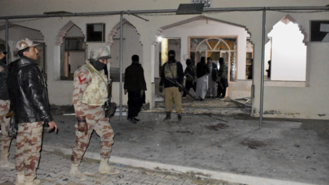 433163_pakistan_mosque_bombing_84693 3348130208654e03aff59469193115ca 676x432.jpg