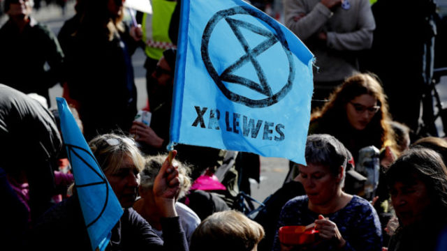 433220_britain_climate_protest_30922 3a6366a0e87d478e8d1c98529e0b21aa 676x482.jpg