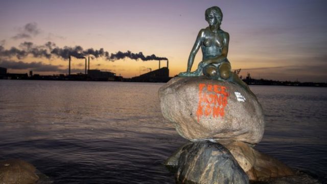 433303_denmark_little_mermaid_61592 57705f345238402cb8c90d7f77f4668a 676x445.jpg