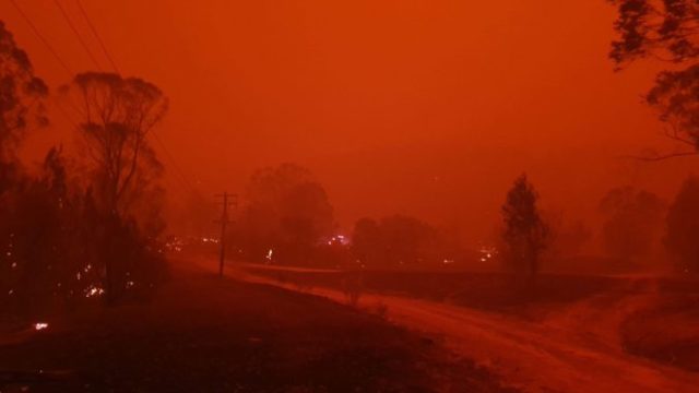 433364_australia_wildfires_village_45854 7389e2e5c9314f57a645c6ee5a699352 676x507.jpg