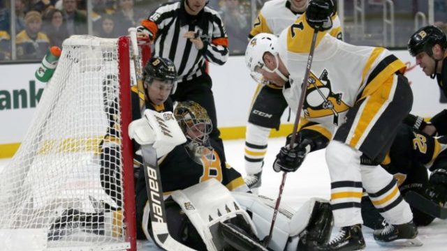 433542_penguins_bruins_hockey_33222 a3880ca0bbf245b0acd1caeb9c0ed4e5 676x451.jpg