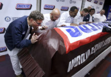 433596_giant_candy_bar_77495 55f17c0c616746949004f1f7804d1fe0 676x470.jpg