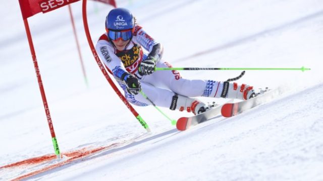 433691_petra vlhova sestriere paralelny obrovsky slalom 676x451.jpg