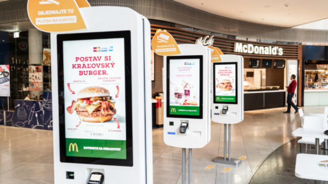 433837_kiosky 4 _zdroj mcdonalds 676x451.jpg